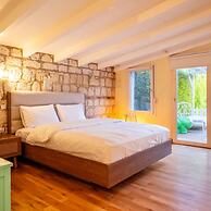 Luxury Duplex Villa w Pool and Garden in Alacati