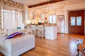 Luxury Duplex Villa w Pool and Garden in Alacati