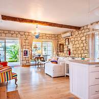 Luxury Duplex Villa w Pool and Garden in Alacati