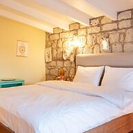 Luxury Duplex Villa w Pool and Garden in Alacati