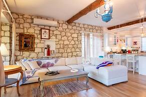 Luxury Duplex Villa w Pool and Garden in Alacati