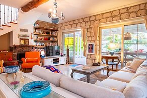 Luxury Duplex Villa w Pool and Garden in Alacati