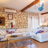 Luxury Duplex Villa w Pool and Garden in Alacati