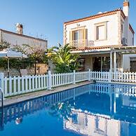 Luxury Duplex Villa w Pool and Garden in Alacati