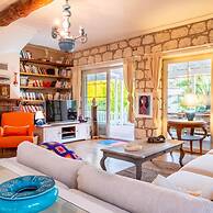 Luxury Duplex Villa w Pool and Garden in Alacati