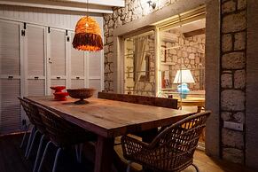 Luxury Duplex Villa w Pool and Garden in Alacati