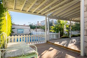 Luxury Duplex Villa w Pool and Garden in Alacati
