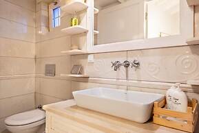 Luxury Duplex Villa w Pool and Garden in Alacati