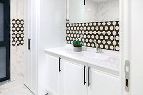 Flat With Sea View Balcony in Kyrenia