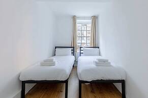 Inviting 2BD Flat 15 Minutes From Regents Park!