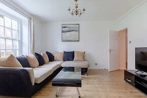 Inviting 2BD Flat 15 Minutes From Regents Park!