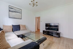 Inviting 2BD Flat 15 Minutes From Regents Park!