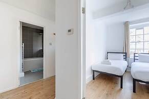 Inviting 2BD Flat 15 Minutes From Regents Park!