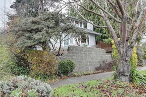 Quaint Studio w/ Sauna: 5 Mi to Space Needle