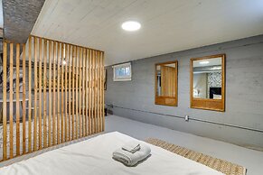 Quaint Studio w/ Sauna: 5 Mi to Space Needle