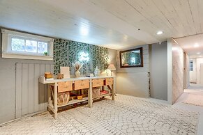 Quaint Studio w/ Sauna: 5 Mi to Space Needle