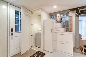 Quaint Studio w/ Sauna: 5 Mi to Space Needle