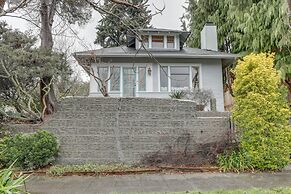 Quaint Studio w/ Sauna: 5 Mi to Space Needle