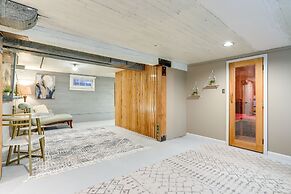 Quaint Studio w/ Sauna: 5 Mi to Space Needle