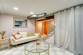 Quaint Studio w/ Sauna: 5 Mi to Space Needle