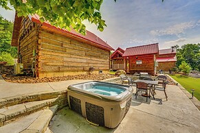 'antler's Point' Cabin w/ Patio & Grill in Branson