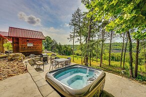 'antler's Point': Branson Cabin w/ Patio & Hot Tub