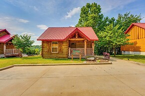 'antler's Point' Cabin w/ Patio & Grill in Branson