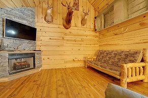 Scenic 'antler's Lodge' Cabin w/ Grill in Branson!