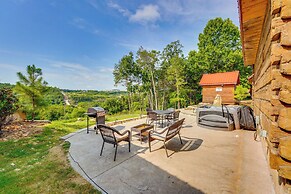 Scenic 'antler's Lodge' Cabin w/ Grill in Branson!