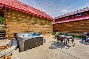 Scenic 'antler's Lodge' Cabin w/ Grill in Branson!