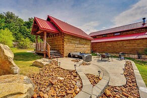 Scenic 'antler's Lodge' Cabin w/ Grill in Branson!