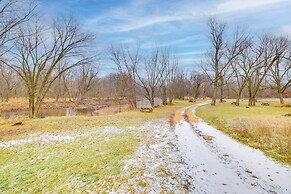 Mauston Studio Cabin ~ 15 Mi to Wisconsin Dells!