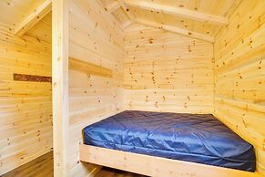 Mauston Studio Cabin ~ 15 Mi to Wisconsin Dells!