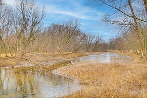 Mauston Studio Cabin ~ 15 Mi to Wisconsin Dells!