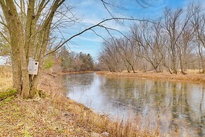 Mauston Studio Cabin ~ 15 Mi to Wisconsin Dells!
