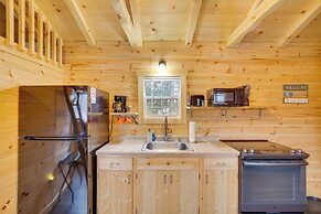 Mauston Studio Cabin ~ 15 Mi to Wisconsin Dells!