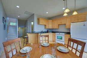 Tofte Tranquility: Lakefront Townhome w/ Balcony!