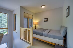 Tofte Tranquility: Lakefront Townhome w/ Balcony!