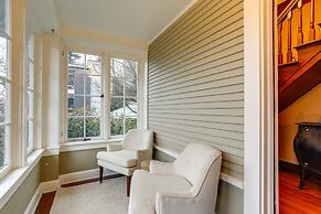 Inviting Seattle Apartment: 4 Mi to Ballard Locks