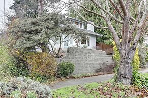 Inviting Seattle Apartment: 4 Mi to Ballard Locks