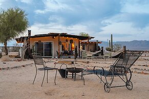 Twentynine Palms Desert Oasis w/ Pool & Hot Tub!