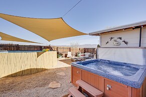 Twentynine Palms Desert Oasis w/ Pool & Hot Tub!