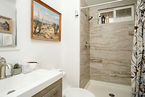 Twentynine Palms Desert Oasis w/ Pool & Hot Tub!