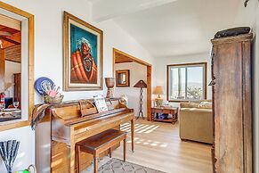 Twentynine Palms Desert Oasis w/ Pool & Hot Tub!