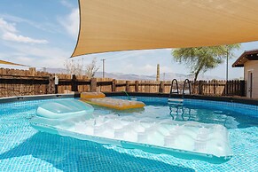 Twentynine Palms Desert Oasis w/ Pool & Hot Tub!