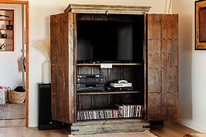 Twentynine Palms Desert Oasis w/ Pool & Hot Tub!