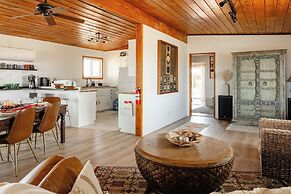 Twentynine Palms Desert Oasis w/ Pool & Hot Tub!