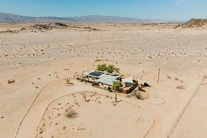 Twentynine Palms Desert Oasis w/ Pool & Hot Tub!