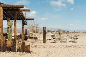 Twentynine Palms Desert Oasis w/ Pool & Hot Tub!