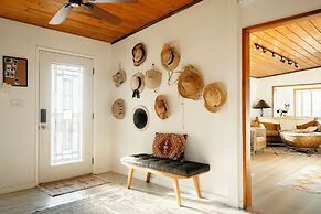 Twentynine Palms Desert Oasis w/ Pool & Hot Tub!